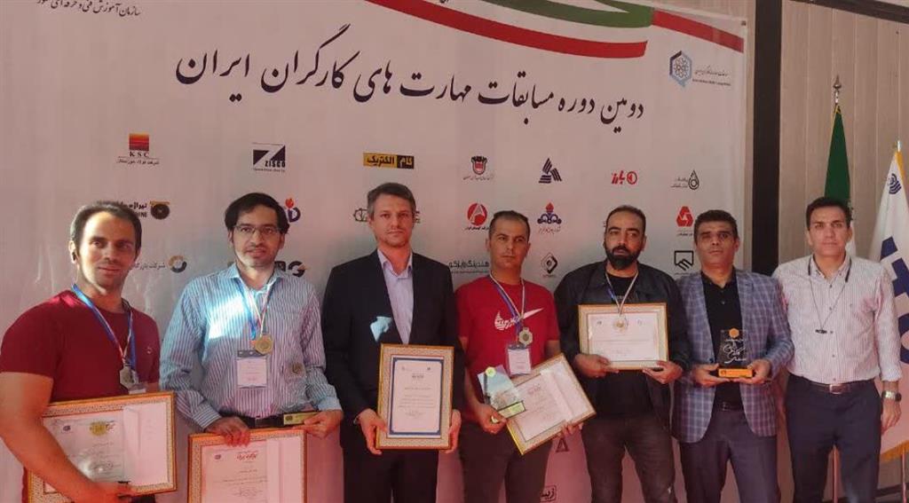 کارگران ذوب آهن اصفهان در دومین دوره مسابقات ملی مهارت کارگران&zwnj; موفق به کسب رتبه اول تیمی شدند. 