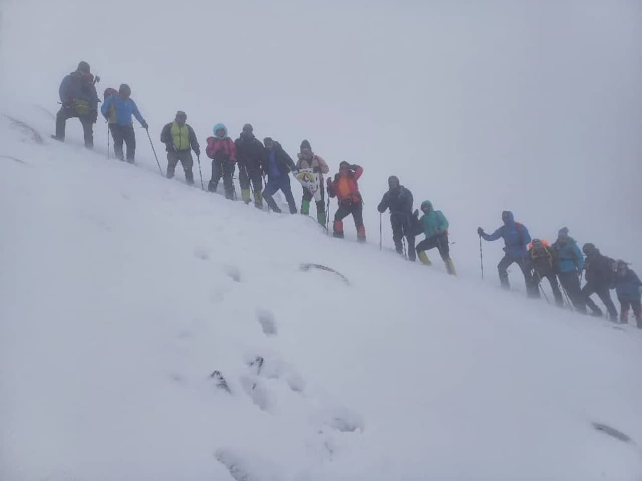 گروه کوهنوردی باشگاه کارگران استان اصفهان به قله هزار صعود کرد