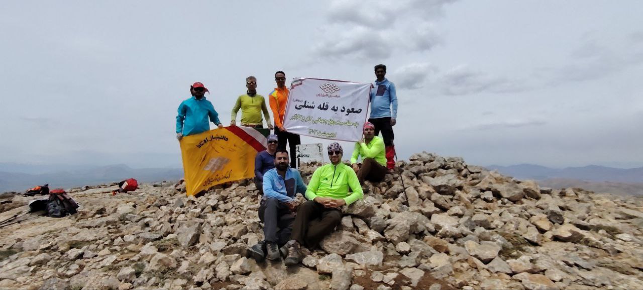 گروه کوه نوردی شرکت پلی اکریل به قله شنلی دهاقان صعود کرد
