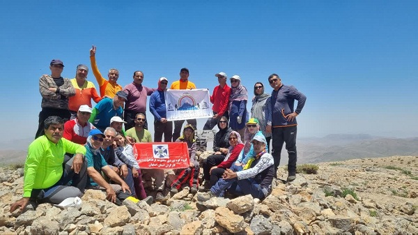 گروه کوهنوردی باشگاه کارگران اصفهان به قله شنلی دهاقان صعود کرد 