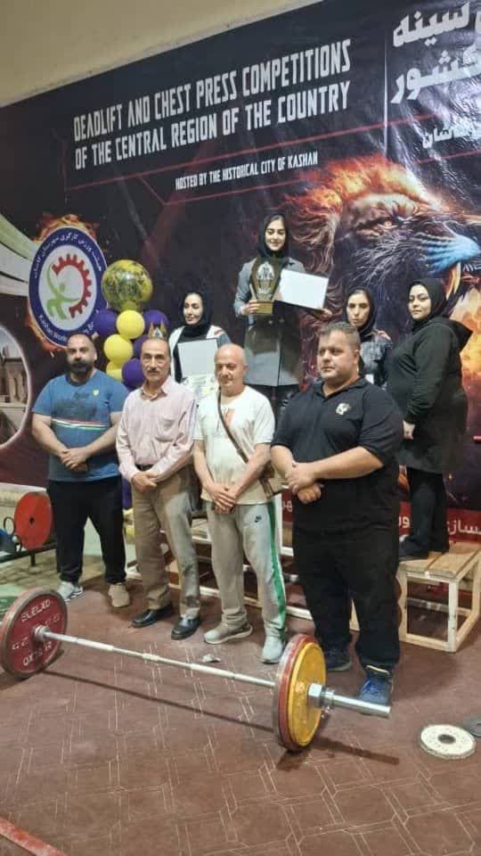 مسابقات ددلیفت قدرتی جایزه بزرگ کارگری شهرستان کاشان در مجموعه ورزشی امیرکبیرکاشان برگزار شد
